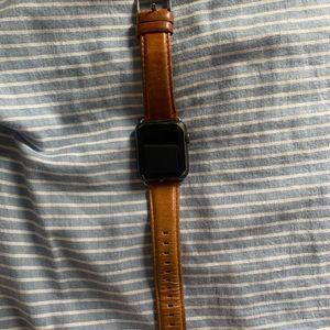 Apple Watch Series 1, 2 chargers included